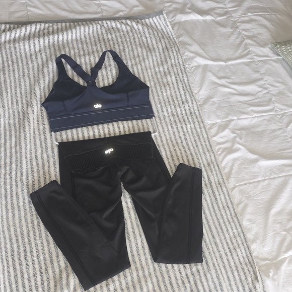 ALO Yoga Pants - alo set Navy Sports Bra and Black Yoga Leggings